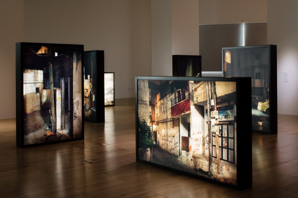 Lightbox bifacciali fine art artigianali per le architetture notturne di Luca Capuano.